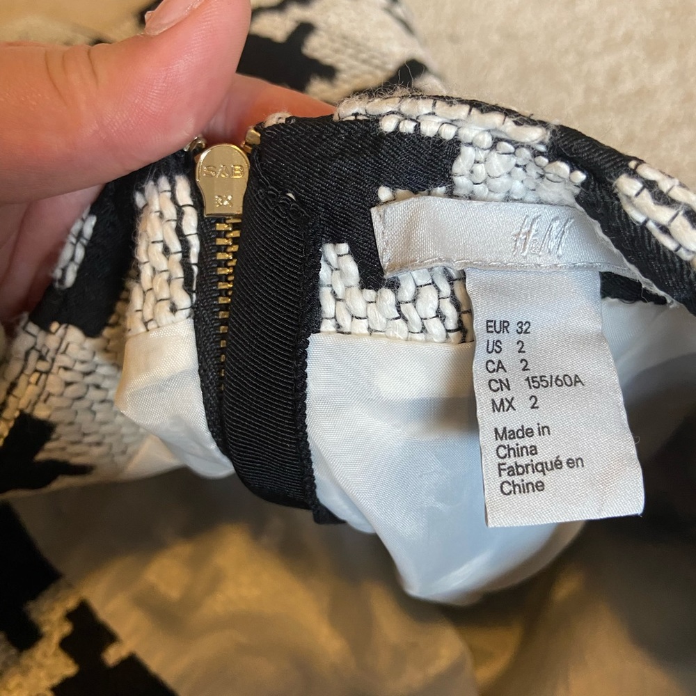 H&M textured skirt - Picture 2 of 3